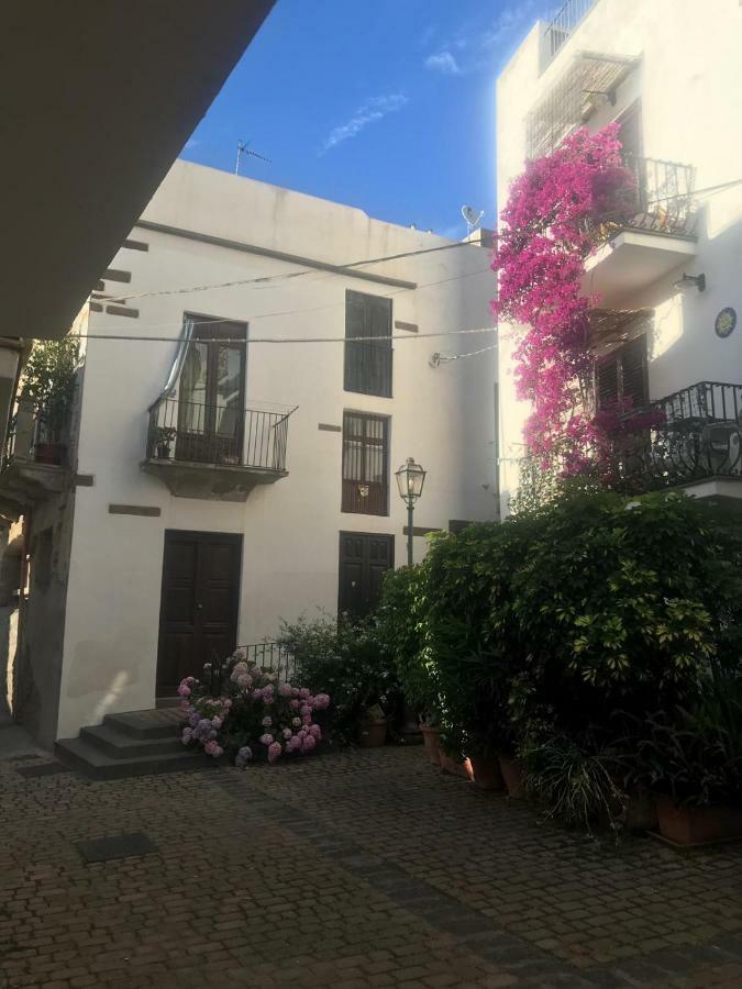 Casa Isabella Loc Turist Br Apartment Lipari  Bagian luar foto